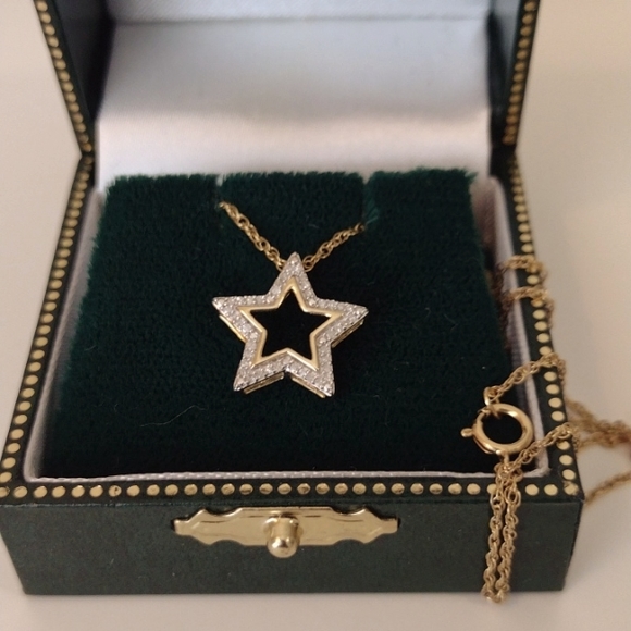 Genuine Diamond Star Necklace 10K Yellow Gold - Picture 1 of 14